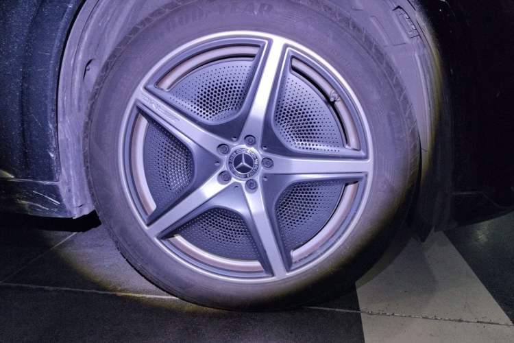 Used Mercedes-Benz EQS SUV 2023 450 4MATIC Pioneer Edition Right Front Wheel Hub