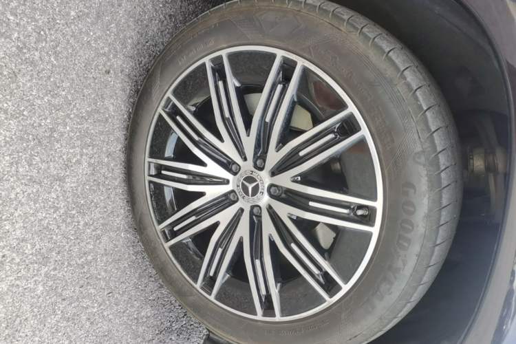 Used Mercedes-Benz EQS SUV 2023 450 4MATIC Luxury Edition Right Front Wheel Hub