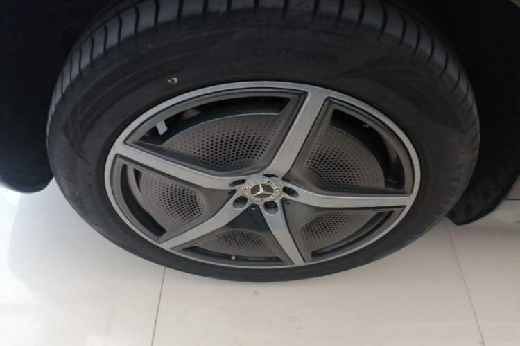 Used Mercedes-Benz EQS SUV 2023 450 4MATIC Pioneer Edition Right Rear Wheel Hub