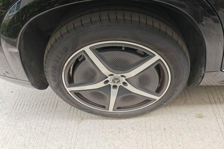 Used Mercedes-Benz EQS SUV 2023 450 4MATIC Pioneer Edition Right Rear Wheel Hub