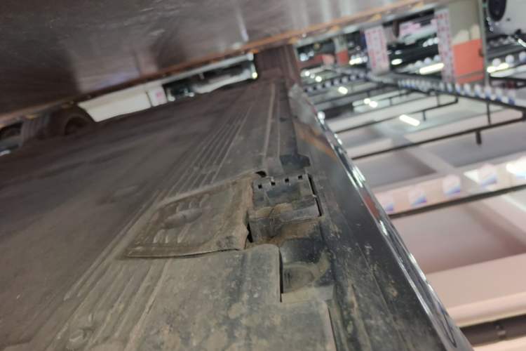 Used Mercedes-Benz EQS SUV 2023 450 4MATIC Pioneer Edition Right Side Sill