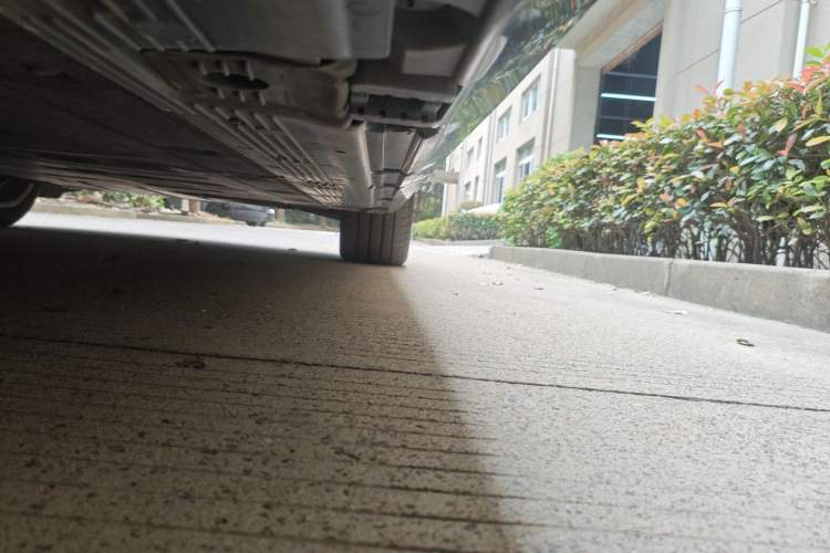 Used Mercedes-Benz EQS SUV 2023 450 4MATIC Pioneer Edition Right Side Sill