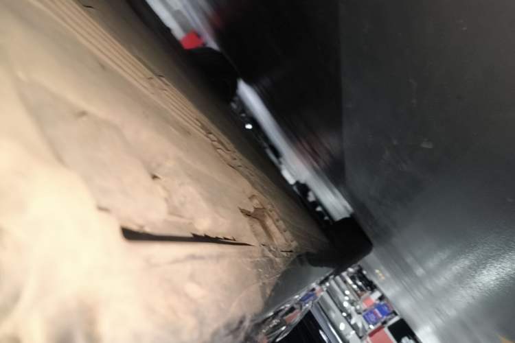 Used Mercedes-Benz EQS SUV 2023 450 4MATIC Pioneer Edition Right Side Sill