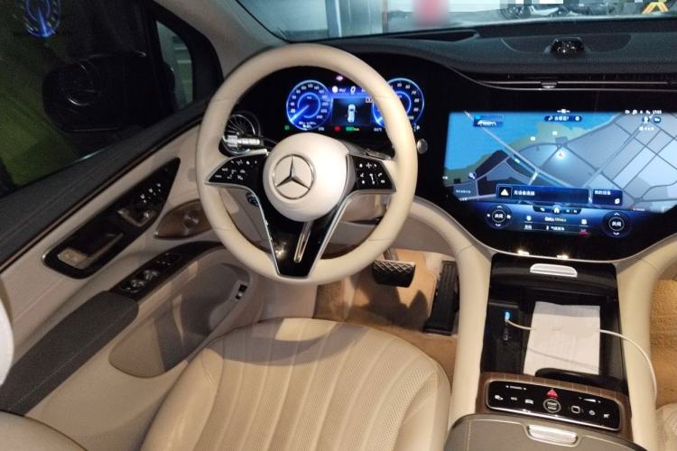 Used Mercedes-Benz EQS SUV 2023 450 4MATIC Pioneer Edition Steering Wheel