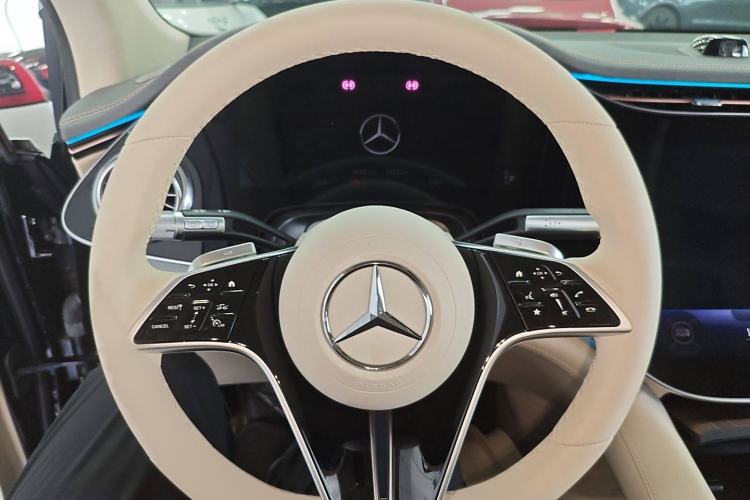 Used Mercedes-Benz EQS SUV 2023 450 4MATIC Pioneer Edition Steering Wheel