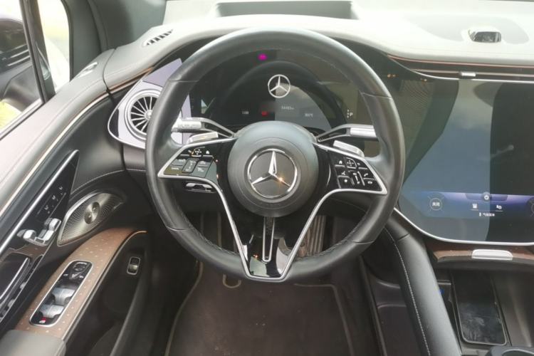 Used Mercedes-Benz EQS SUV 2023 450 4MATIC Luxury Edition Steering Wheel