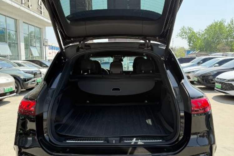 Used Mercedes-Benz EQS SUV 2023 450 4MATIC Pioneer Edition Trunk