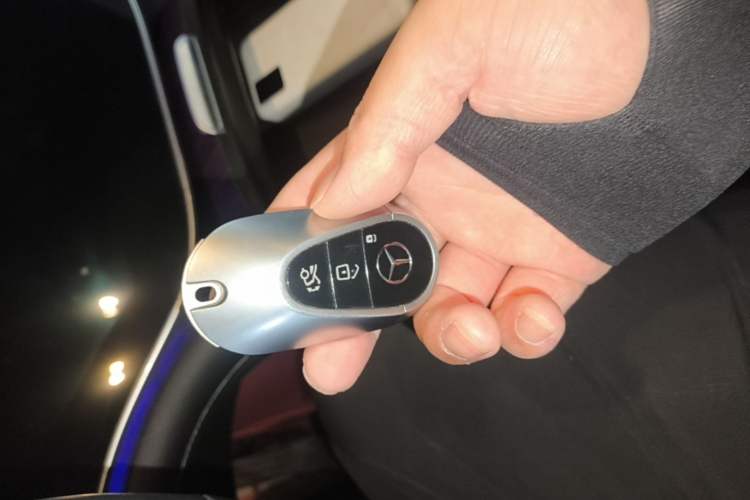 Used Mercedes-Benz EQS SUV 2023 450 4MATIC Pioneer Edition Vehicle Key