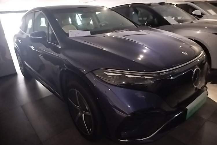 Used Mercedes-Benz EQS SUV 2023 450 4MATIC Pioneer Edition Front Right 45 Deg
