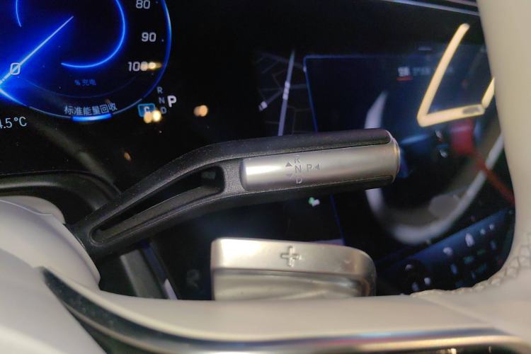 Used Mercedes-Benz EQS SUV 2023 450 4MATIC Pioneer Edition Gear Lever