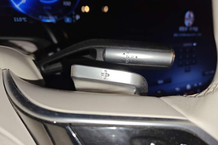 Used Mercedes-Benz EQS SUV 2023 450 4MATIC Pioneer Edition Gear Lever