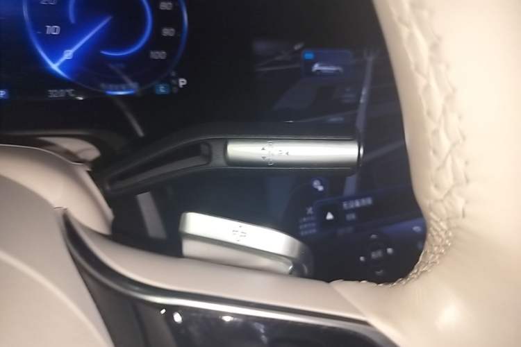 Used Mercedes-Benz EQS SUV 2023 450 4MATIC Pioneer Edition Gear Lever