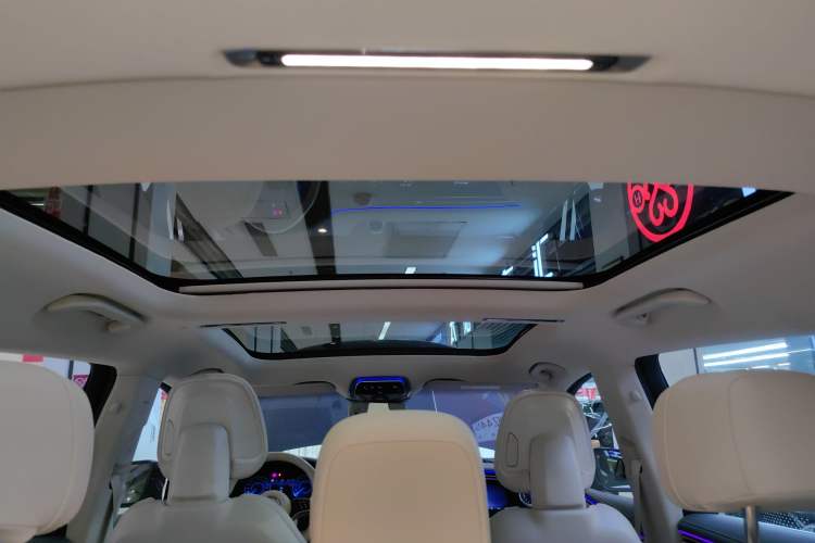 Used Mercedes-Benz EQS SUV 2023 450 4MATIC Pioneer Edition Headliner