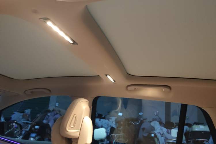 Used Mercedes-Benz EQS SUV 2023 450 4MATIC Pioneer Edition Headliner