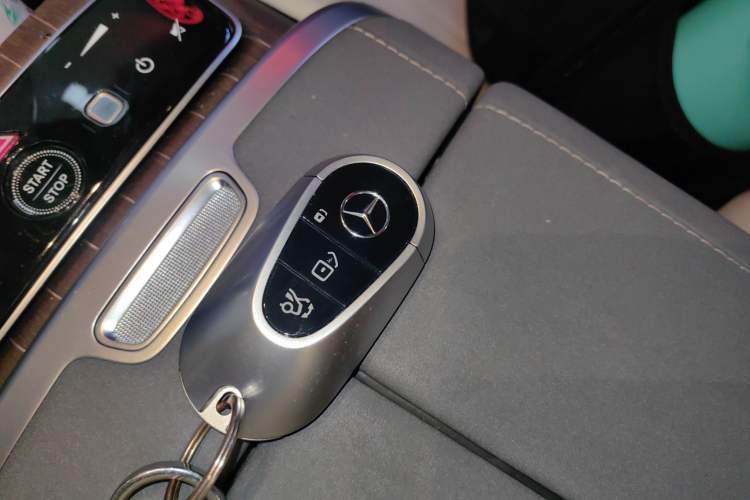 Used Mercedes-Benz EQS SUV 2023 450 4MATIC Pioneer Edition Interior 1