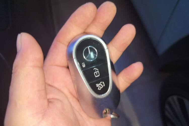 Used Mercedes-Benz EQS SUV 2023 450 4MATIC Pioneer Edition Interior 1
