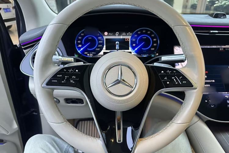 Used Mercedes-Benz EQS SUV 2023 450 4MATIC Pioneer Edition Interior 11