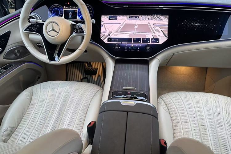 Used Mercedes-Benz EQS SUV 2023 450 4MATIC Pioneer Edition Interior 14