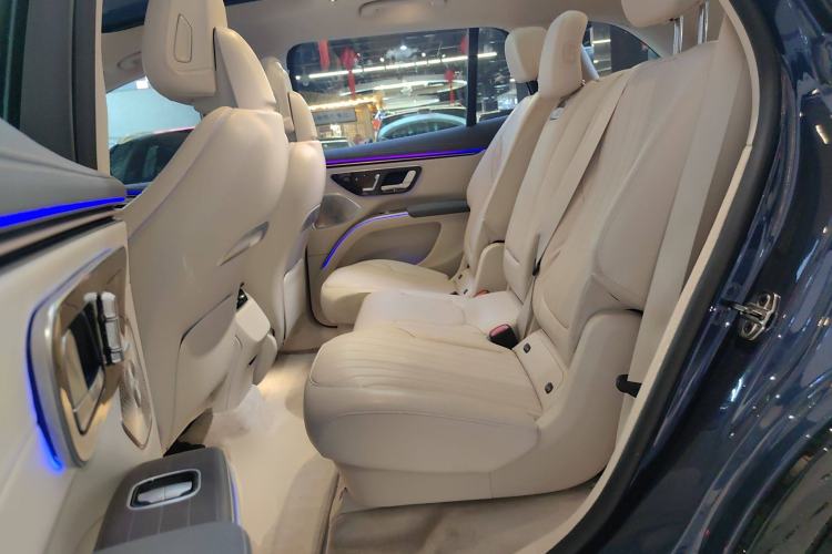 Used Mercedes-Benz EQS SUV 2023 450 4MATIC Pioneer Edition Interior 4