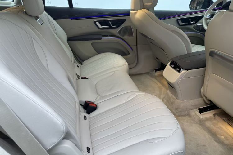 Used Mercedes-Benz EQS SUV 2023 450 4MATIC Pioneer Edition Interior 5