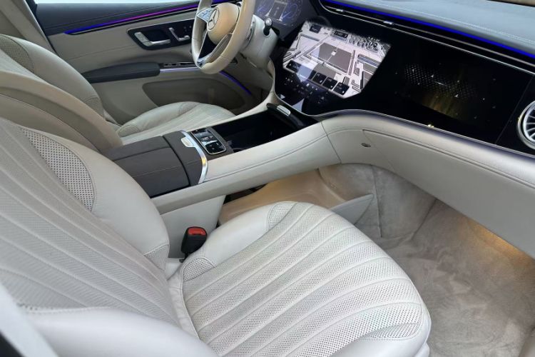 Used Mercedes-Benz EQS SUV 2023 450 4MATIC Pioneer Edition Interior 6