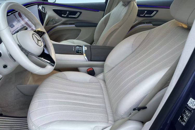 Used Mercedes-Benz EQS SUV 2023 450 4MATIC Pioneer Edition Interior 7