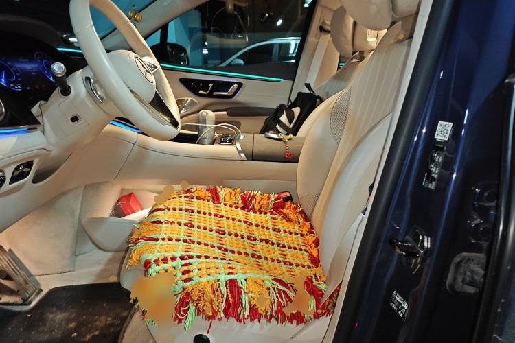 Used Mercedes-Benz EQS SUV 2023 450 4MATIC Pioneer Edition Left Front Seat