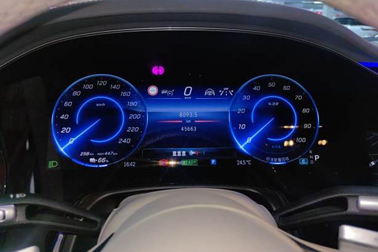 Used Mercedes-Benz EQS SUV 2023 450 4MATIC Pioneer Edition Odometer Close Up
