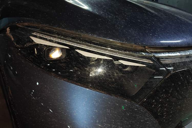 Used Mercedes-Benz EQS SUV 2023 450 4MATIC Pioneer Edition Right Front Headlight