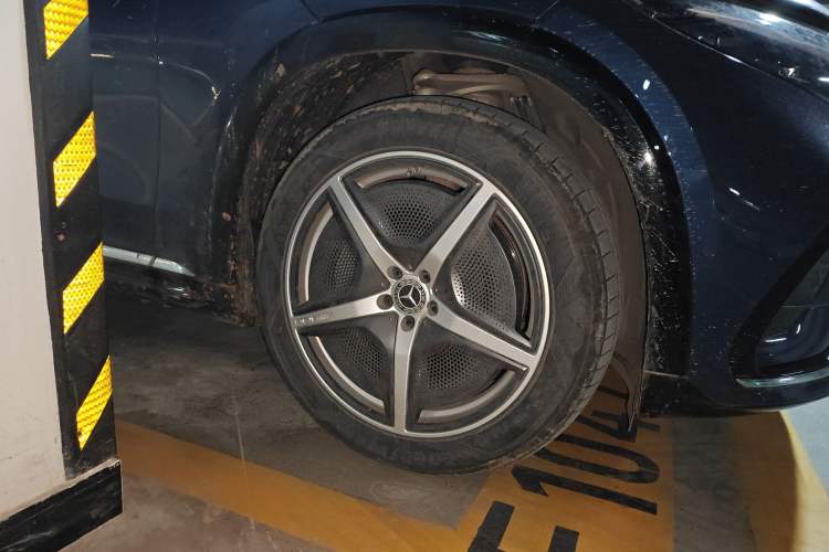 Used Mercedes-Benz EQS SUV 2023 450 4MATIC Pioneer Edition Right Front Wheel Hub