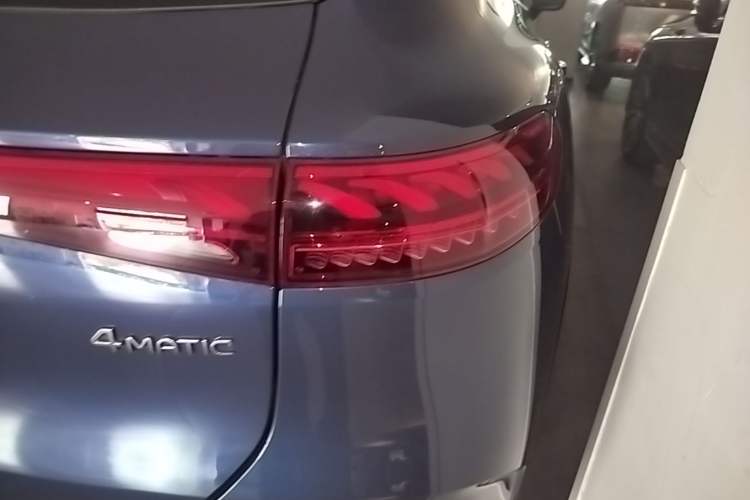 Used Mercedes-Benz EQS SUV 2023 450 4MATIC Pioneer Edition Right Rear Taillight