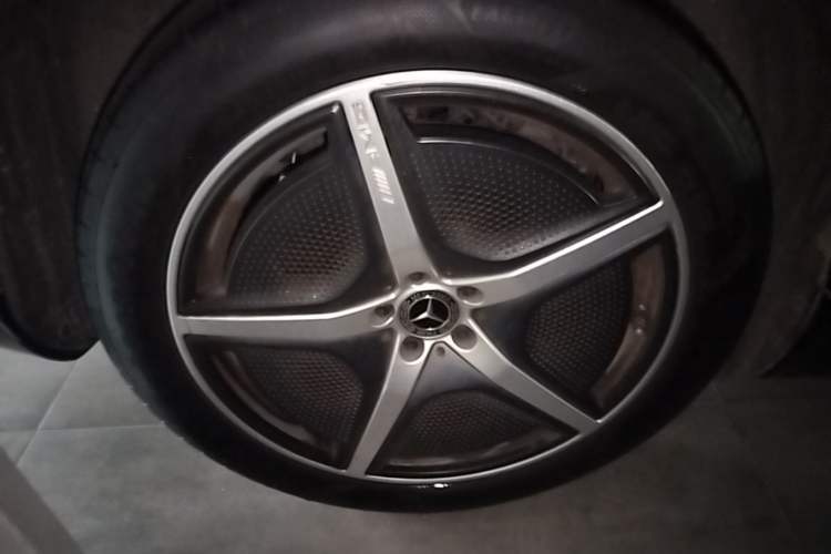 Used Mercedes-Benz EQS SUV 2023 450 4MATIC Pioneer Edition Right Rear Wheel Hub