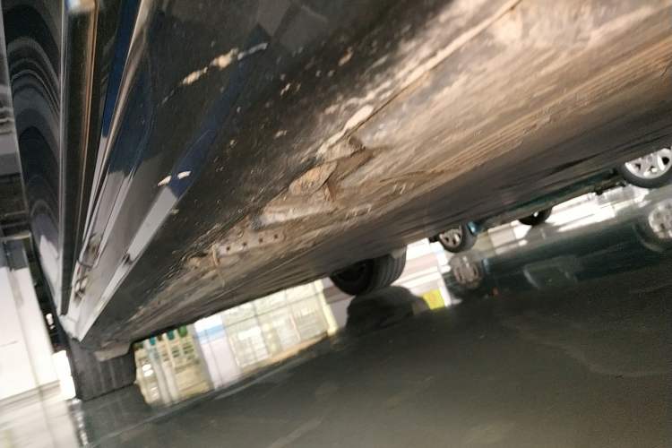 Used Mercedes-Benz EQS SUV 2023 450+ Right Side Sill