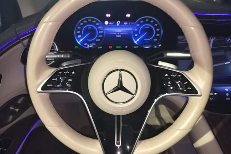 Used Mercedes-Benz EQS SUV 2023 450 4MATIC Pioneer Edition Steering Wheel
