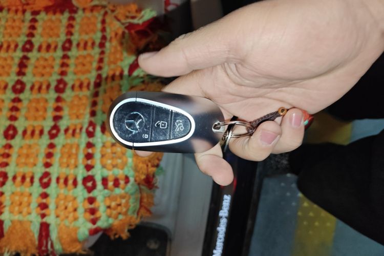 Used Mercedes-Benz EQS SUV 2023 450 4MATIC Pioneer Edition Vehicle Key