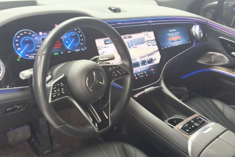 Used Mercedes-Benz EQS SUV 2023 450 4MATIC Pioneer Edition Center Console
