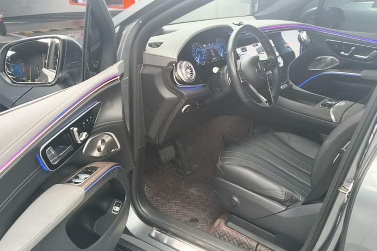Used Mercedes-Benz EQS SUV 2023 450 4MATIC Pioneer Edition Driver Seat