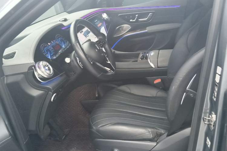 Used Mercedes-Benz EQS SUV 2023 450 4MATIC Pioneer Edition Left Front Seat