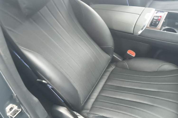 Used Mercedes-Benz EQS SUV 2023 450 4MATIC Pioneer Edition Right Front Seat