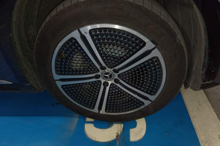 Used Mercedes-Benz EQS SUV 2023 450+ Right Front Wheel Hub