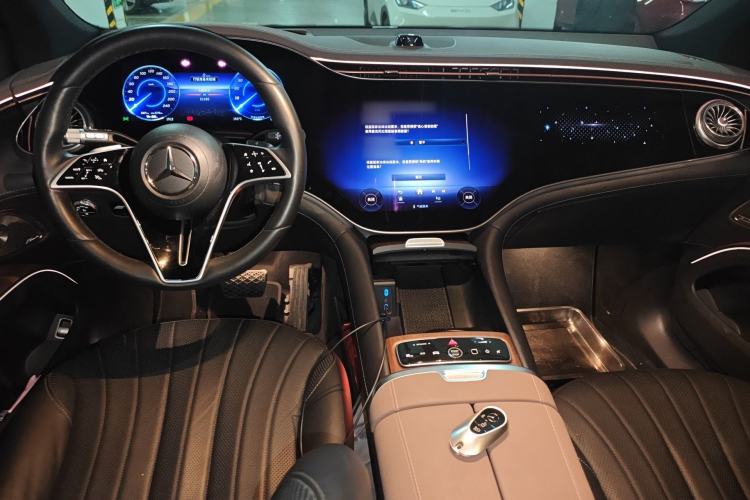 Used Mercedes-Benz EQS SUV 2023 450 4MATIC Luxury Edition Center Console
