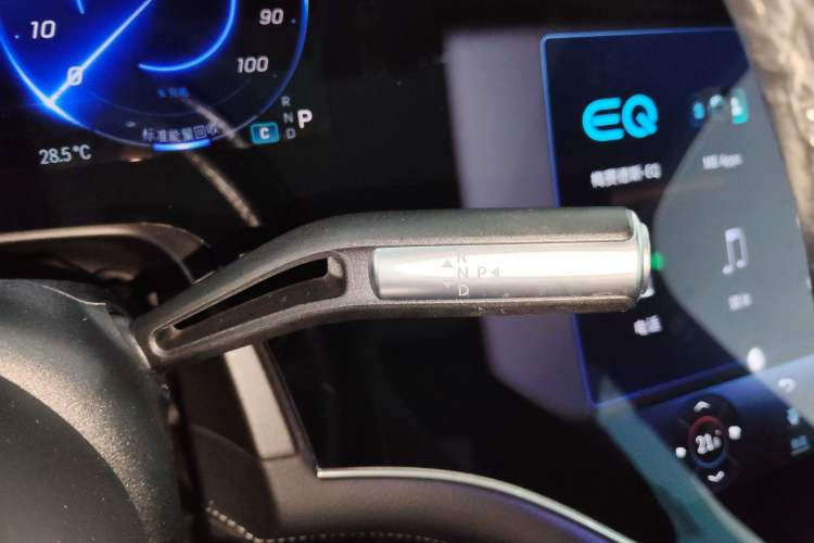 Used Mercedes-Benz EQS SUV 2023 450 4MATIC Pioneer Edition Gear Lever