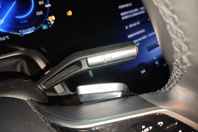 Used Mercedes-Benz EQS SUV 2023 450 4MATIC Luxury Edition Gear Lever
