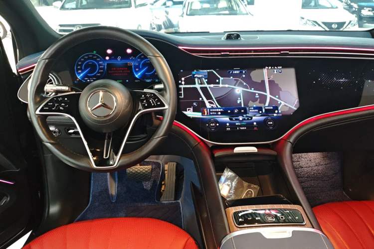 Used Mercedes-Benz EQS SUV 2023 450 4MATIC Pioneer Edition Interior 3