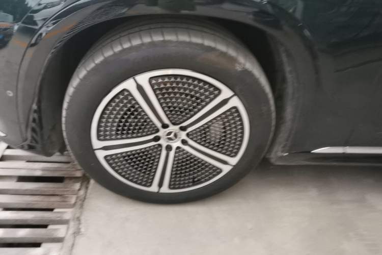 Used Mercedes-Benz EQS SUV 2023 450+ Left Front Wheel Hub