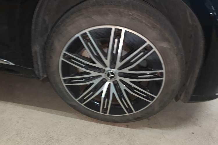 Used Mercedes-Benz EQS SUV 2023 450 4MATIC Luxury Edition Right Front Wheel Hub