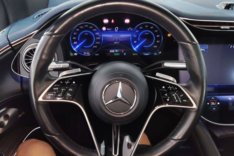 Used Mercedes-Benz EQS SUV 2023 450 4MATIC Pioneer Edition Steering Wheel