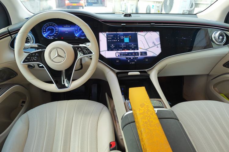 Used Mercedes-Benz EQS SUV 2023 450 4MATIC Pioneer Edition Center Console