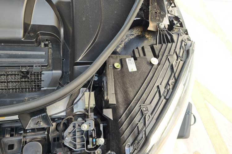 Used Mercedes-Benz EQS SUV 2023 450 4MATIC Pioneer Edition Engine Bay Left