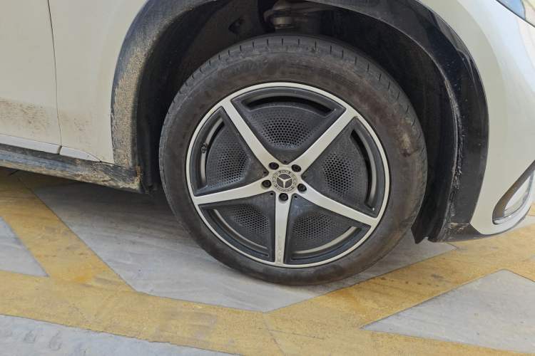 Used Mercedes-Benz EQS SUV 2023 450 4MATIC Pioneer Edition Right Front Wheel Hub